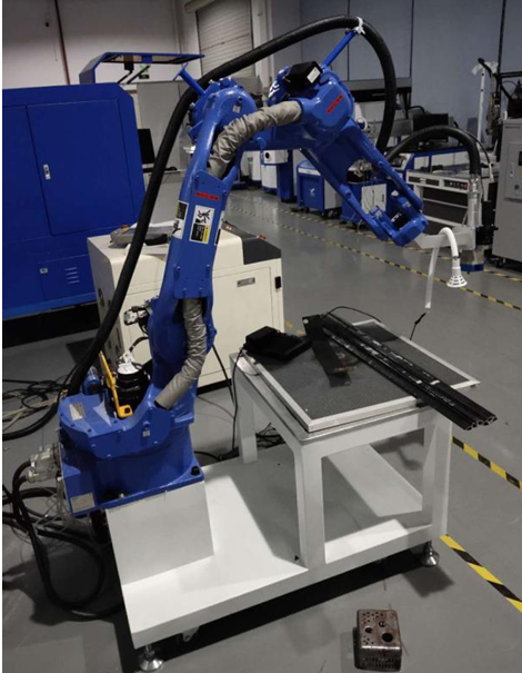 Волоконно-лазерный сварочный комплекс с роботом